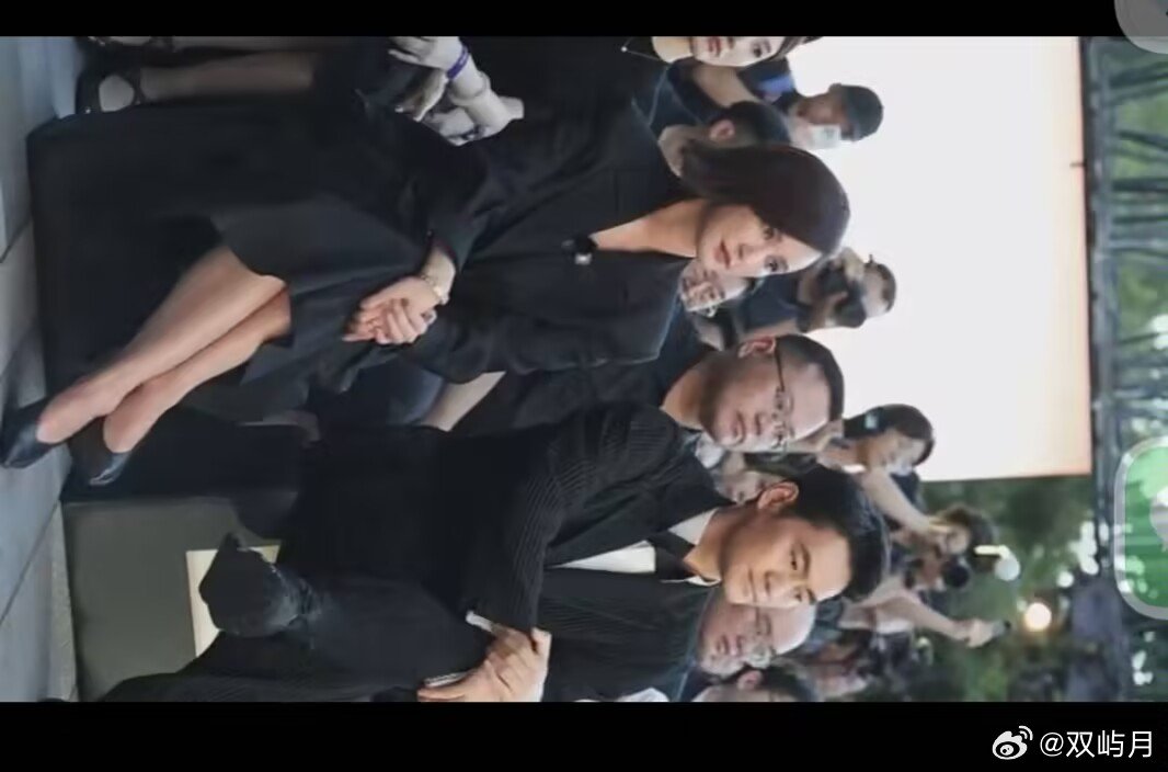 #余承东与一众大咖碰面畅聊##余承东上海交付新车#到场的不只是来站台的嘉宾，很多人都是实打实的首批车主，用行动为产品投票💯 ​