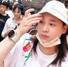 全红婵减重后被夸清秀，真正被放大的却是那套盯着运动员身体打分的审美