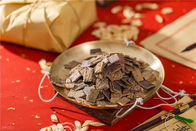 冷饮、凉茶、清热冲剂，末伏解暑的坑你踩了几个？

末伏天热，人人都想喝点凉的。但
