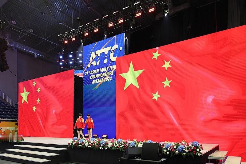 发文：亚运会。继昨天国乒两对混双组合（莎头组合及栋曼组合）各自战胜对手后，今天将进行决赛，不论哪组输赢，铁定都是咱们中国人站在最高领奖台。锁定下午时间，吟听中国国歌响起，崇见五星红旗飘扬！