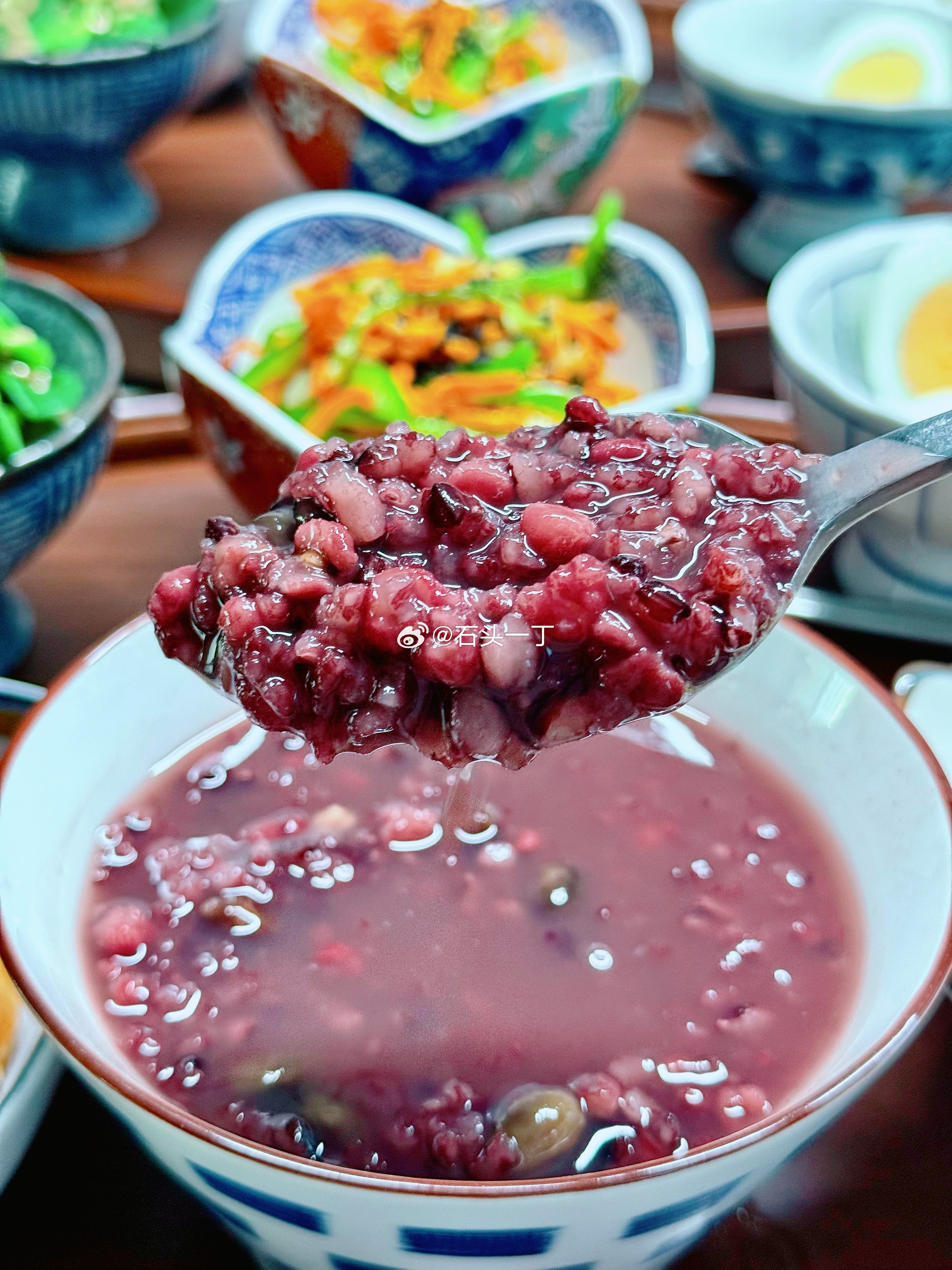 周四好，我喜欢周四，今早煮五黑粥，饺子最后剩了一些，干掉。芝士小鸡排也是油炸的，老虎今天也吃了，我发现，他不是不吃油炸食品，是不吃自己不爱吃的油炸食品，哈哈哈！大家早晨好！[哈哈][哈哈][哈哈]刘铮亮父亲冬泳溺亡电视剧啥时候开始，那我得去看看了。  ​​​