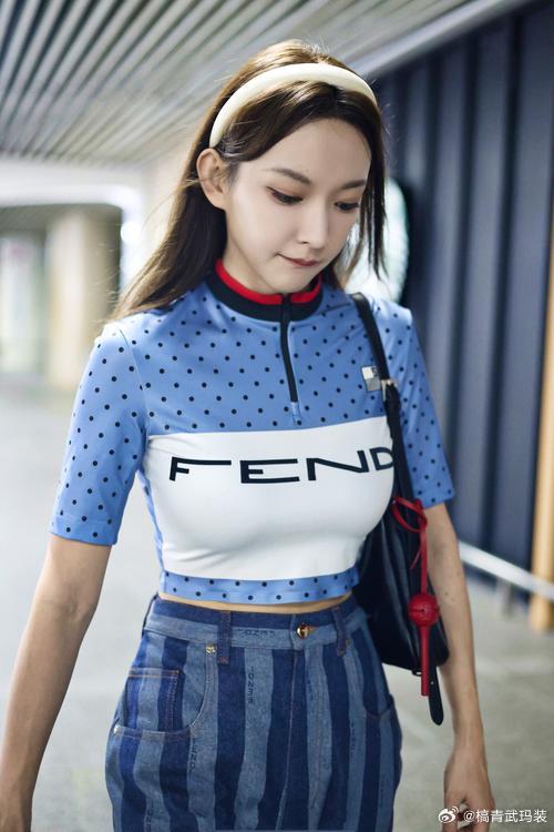 #程潇[超话]#  
程潇的私服穿搭也很值得学习，舒适又不失时尚感。 
时尚达人认证！#程潇##时尚穿搭# ​