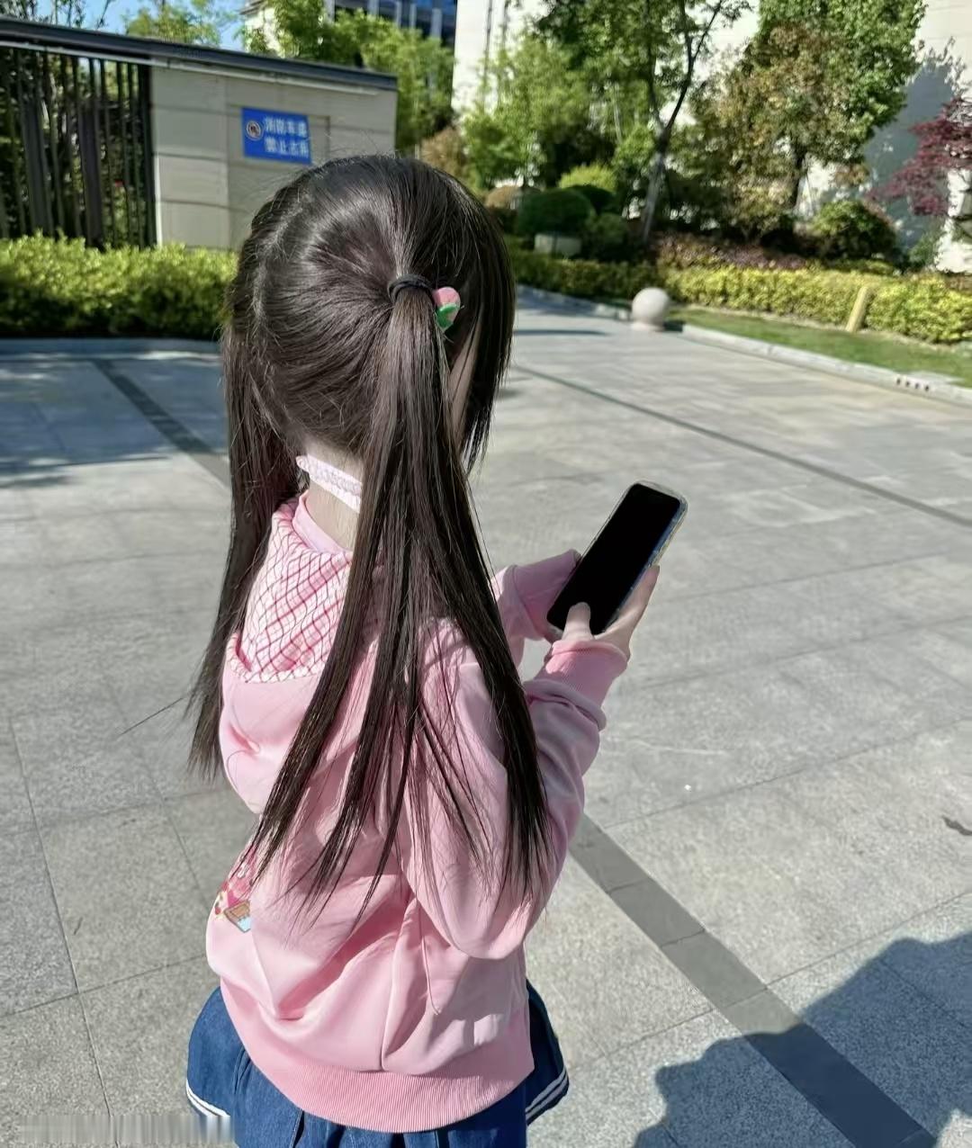 [超话]  每天醒来，告诉自己：微笑才会美，付出才有收获，坚持才会成功...