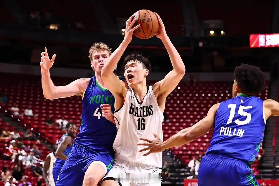 杨瀚森带病轰18+10+5!🏀昨天还在被骂“太软”“太慢”今天就用一...