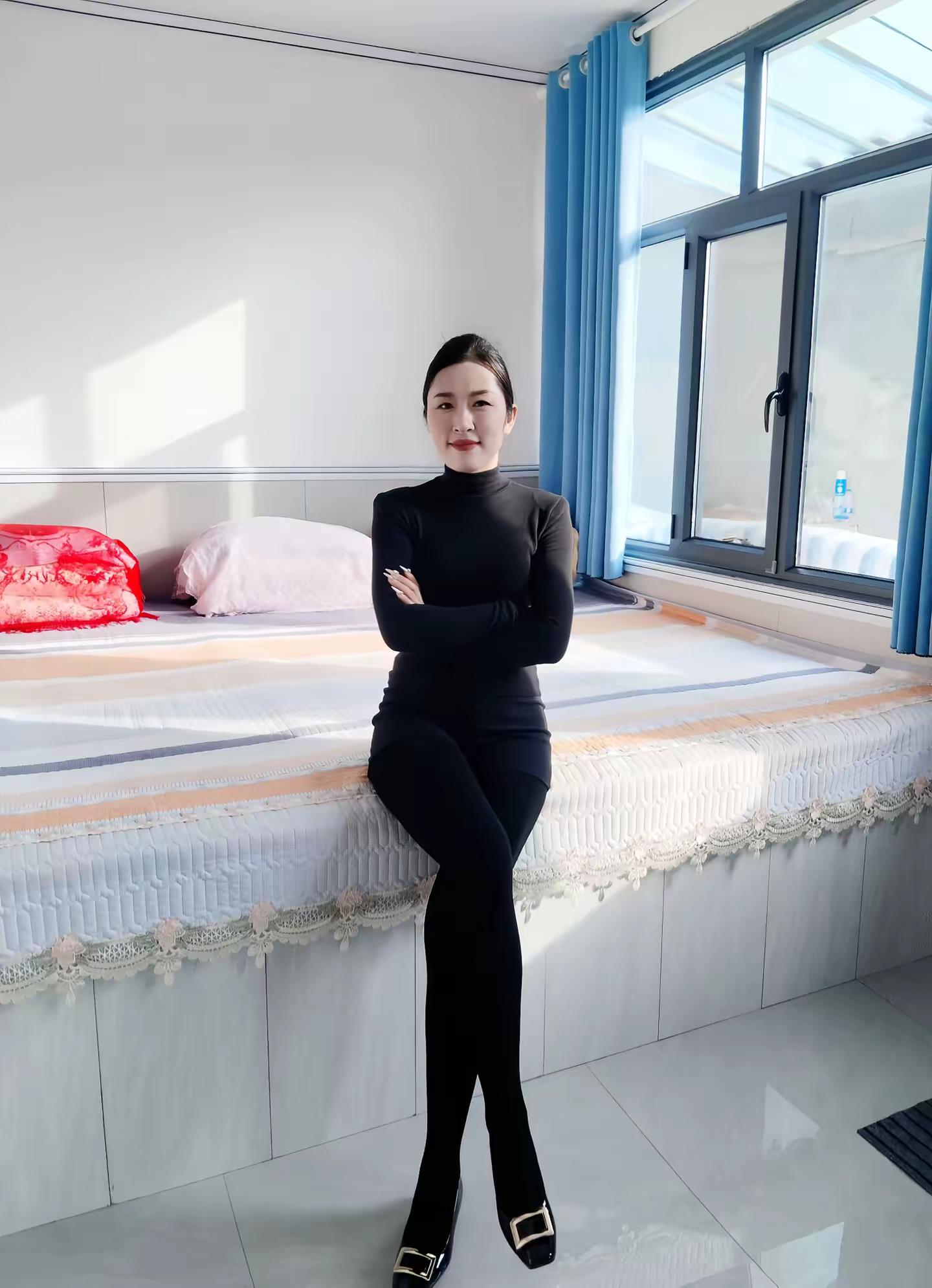 看够了黑丝，来看看厚黑。