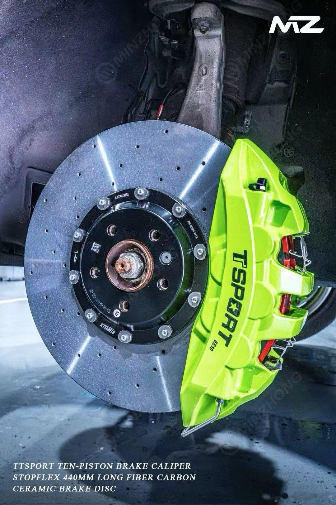【TTSPORT-STOPFLEX碳陶官方套装】
#找碳陶问闵中
车型：路虎揽运
-前轮TTSPORT EB10 十活塞
-STOPFLEX 440MM LCCB 碳陶碟
#闵中制动 #碳陶刹车 #STOPFLEX碳陶 #路虎揽运 #TTSPORT #TT刹车 #EB10 ​