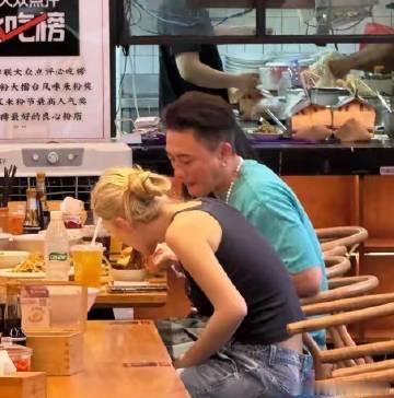 45岁黄宗泽恋情曝光，对方身份疑为24岁TVB咪神，身材好到流鼻血