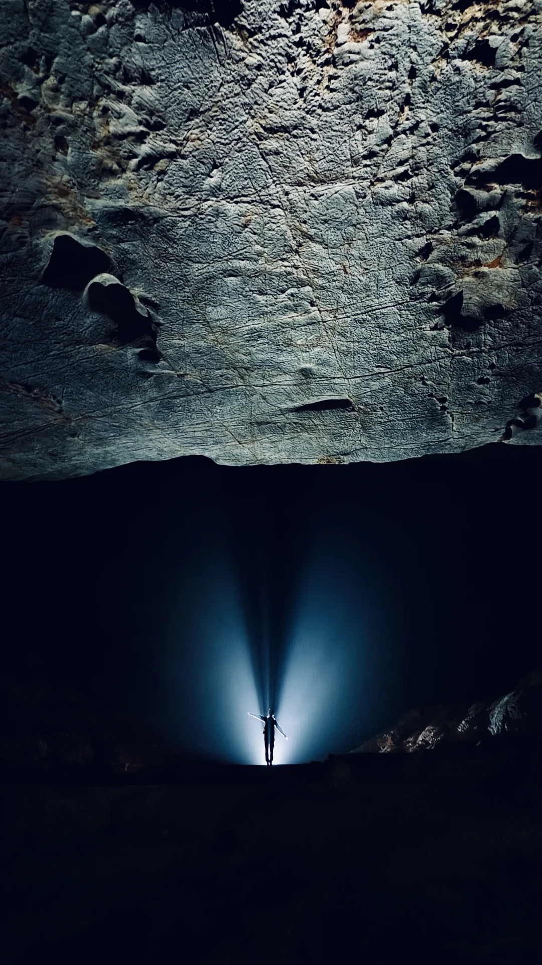 与世界失联5小时，我在百色乐业穿越地心