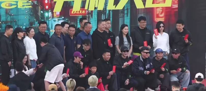 给居民封窗拍戏防私生不能扰民！尊重边界才是剧组底线
近日，铁证剧组 给居民封窗