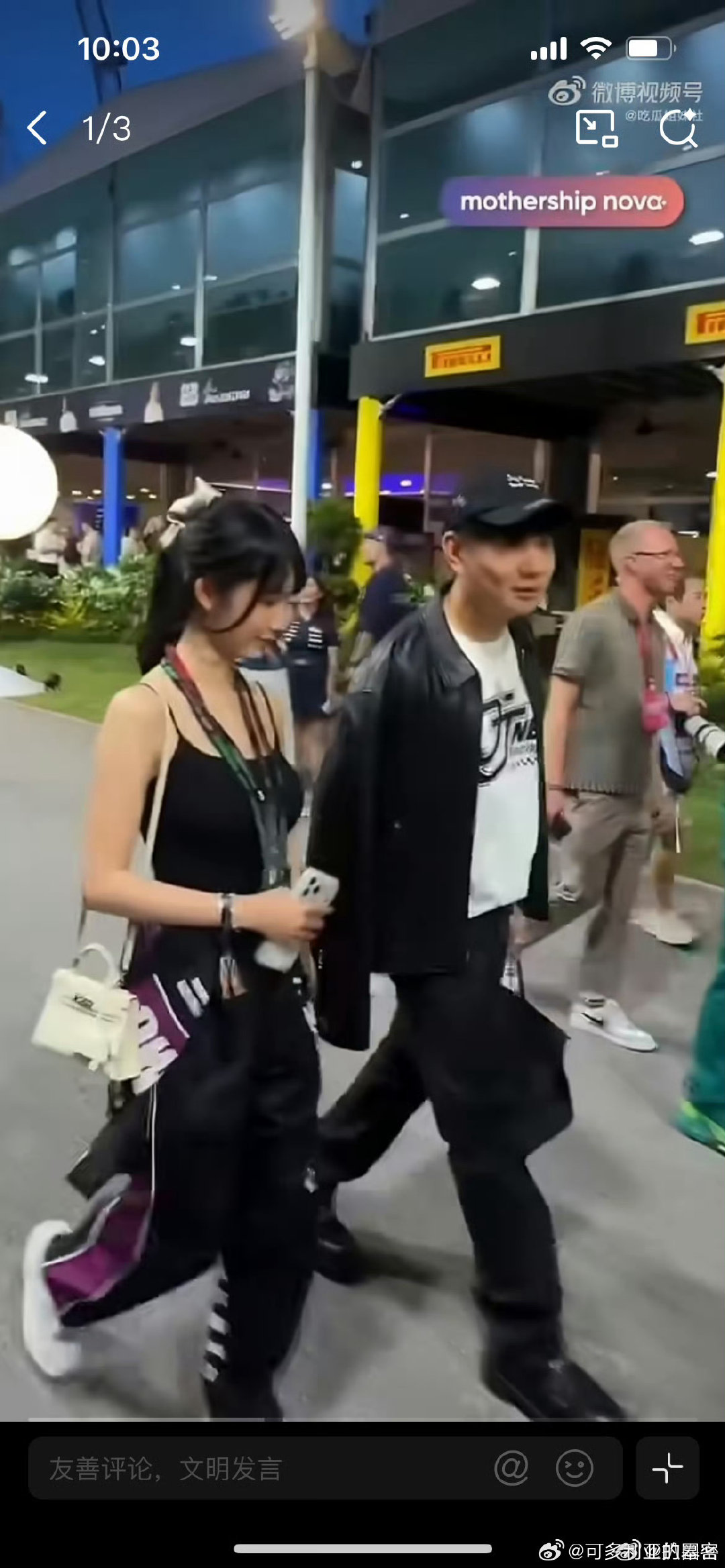 #林俊杰七七没有刻意躲避镜头#林俊杰七七一起看比赛，离开场馆的时候还牵着手，好甜啊[羞嗒嗒][羞嗒嗒][羞嗒嗒] ​