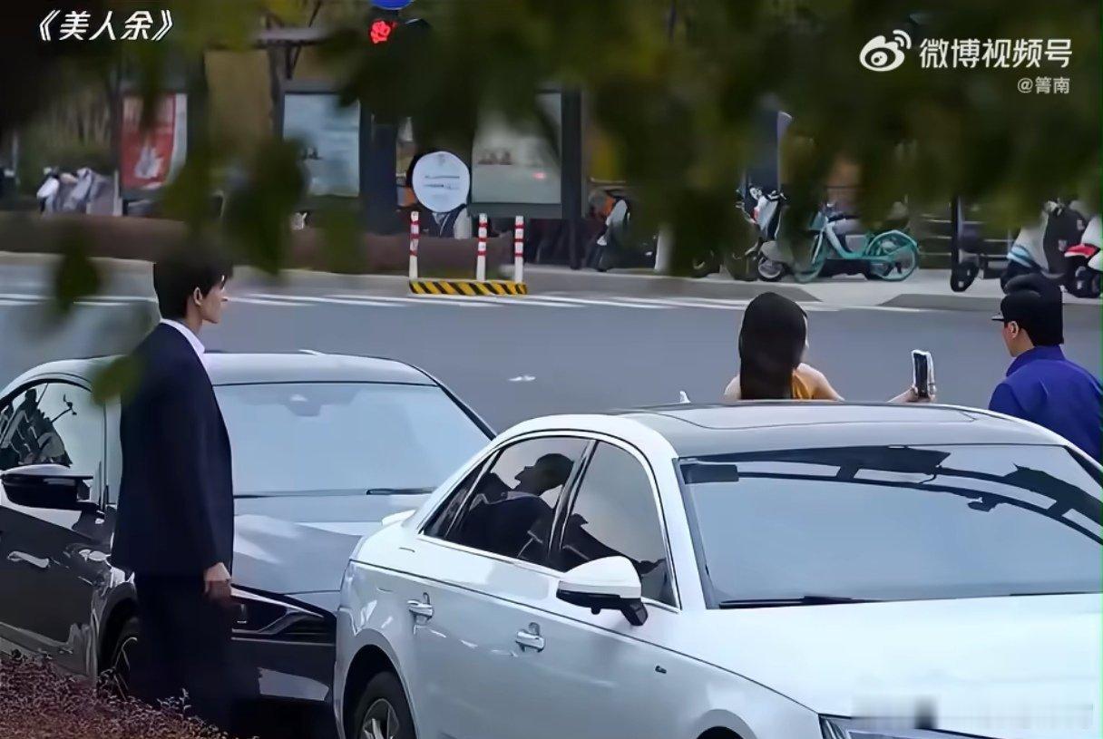 #李一桐美人余最难绷的一段#追尾名场面笑点密集，余梦啥情况都不懂，清奇思路[太开心]，看完反复回放 ​