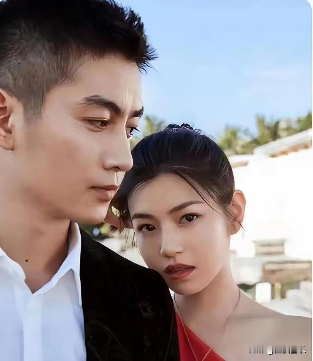 离婚一年半回看陈晓陈妍希：压垮婚姻的往往不是争吵，是无声的隔阂
 
曾经被很多人视作童话范本的感情，走到分开之后，留给大众的思考远多于八卦。陈晓和陈妍希当年凭借《神雕侠侣》因戏结缘，婚礼上那记出圈的头纱吻，一度刷遍全网，那时候不少人都觉得，戏里的爱情终于照进现实。可这段被寄予厚望的关系，还是在202