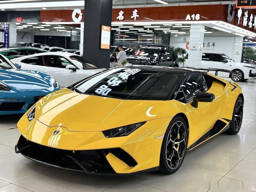 兰博基尼 Huracan 16款 RWD Coupe 行驶5.6万公里 欧五 持有价116.8#兰博基尼[超话]# ​