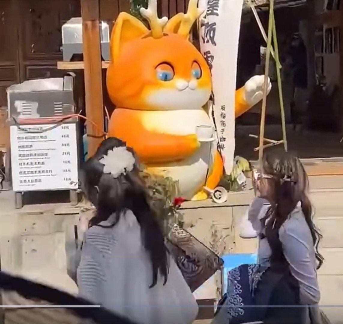 徐艺洋怀孕下楼梯那英扶了她一把，黄子韬徐艺洋官宣生子！那英两年前的搀扶细节，全网终于看懂了 ​
