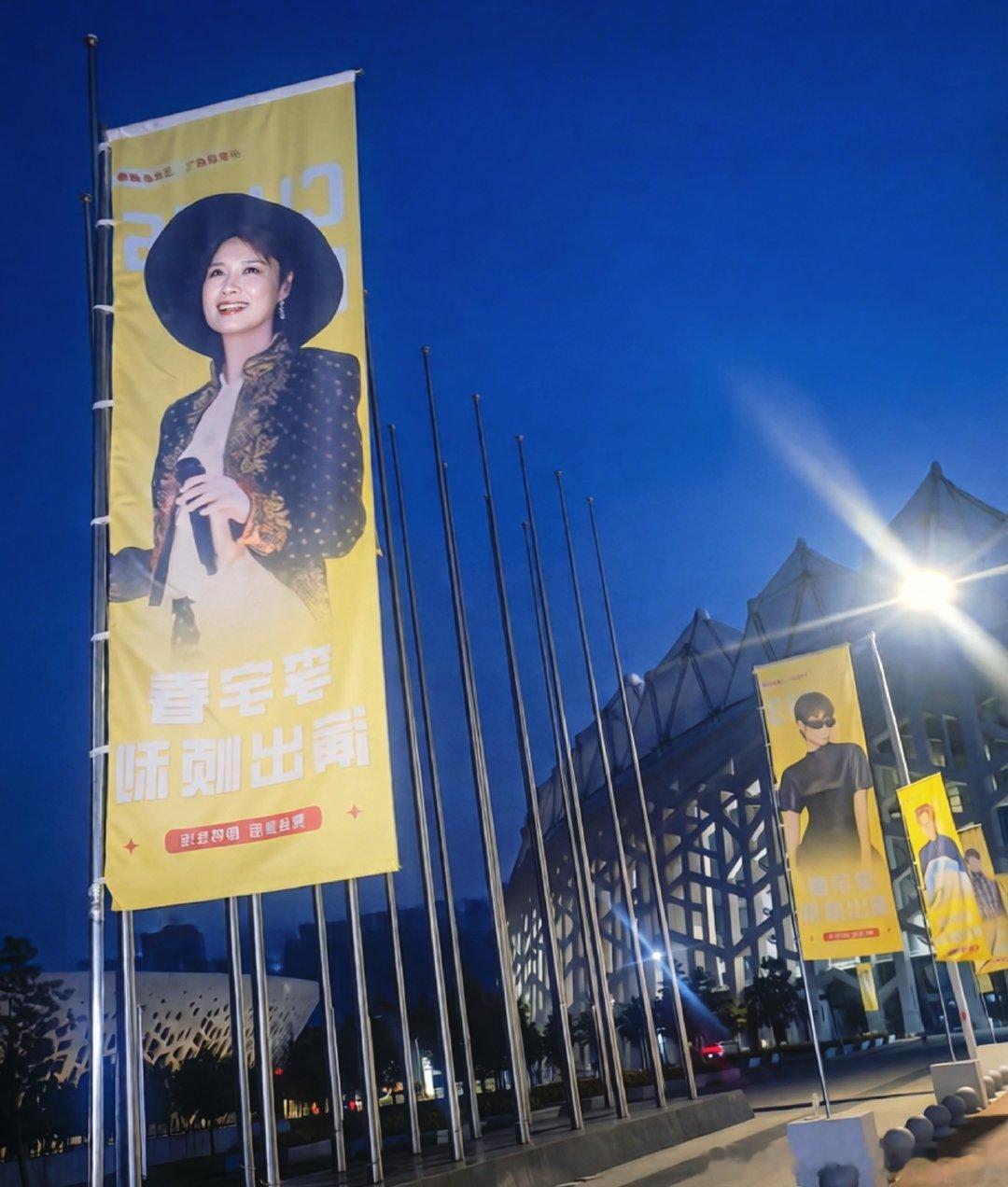 我的中秋佳节很圆满
被我爱的人那热烈的生命力所感染
嗓子嘶哑ing ​