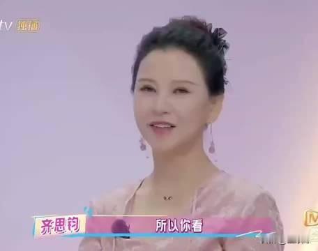 十四岁才被告知有弟弟，从小在外婆家长大，青春期突如其来的手足，换谁心里都会有落差，真的挺让人共情。
