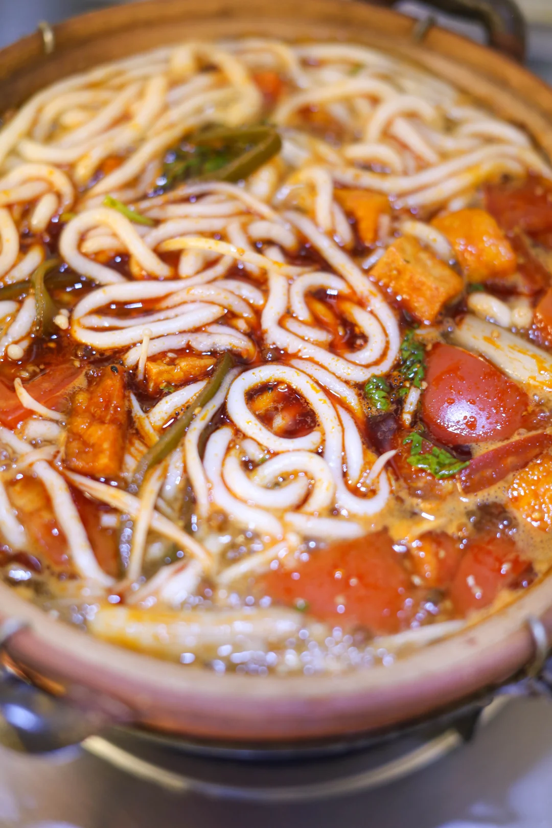 不用火锅底料的砂锅土豆粉汤汁浓郁、爽滑韧