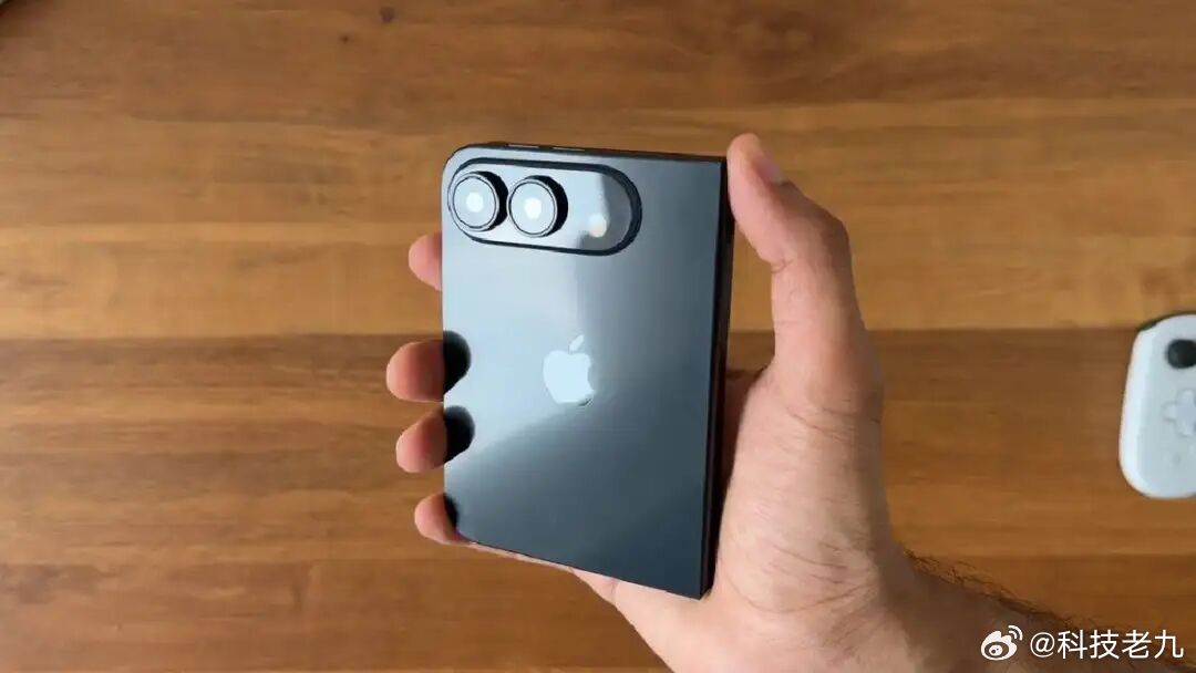 iPhoneUltra科技感还是满满的#iPhoneUltra正面首次曝光# ​
