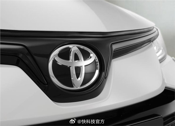 【丰田打破惯例！下一代纯电SUV中国先造 日本排后面】丰田计划2027年秋季在上海独资雷克萨斯新能源工厂投产下一代纯电SUV，这是丰田首次将下一代纯电车型放在日本以外市场生产，工厂总投资146亿元，本土零部件采购率超95%，初期年产能约10万辆。 ​