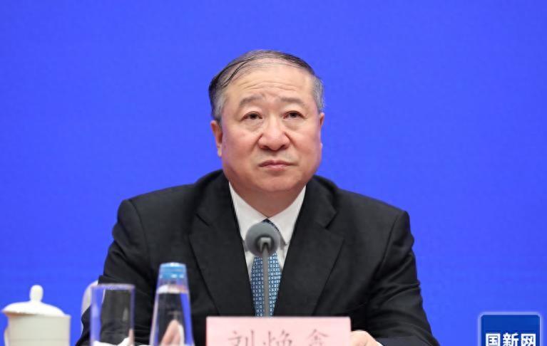 全谷物被嫌弃“拉嗓子”的那页，总算翻篇了
刘焕鑫在台上顿了一下。 
他说有的全谷