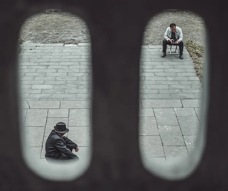 嫉妒心强者的“多面”表现 嫉妒，宛如隐藏在人性暗处的幽灵，一旦滋生，便...