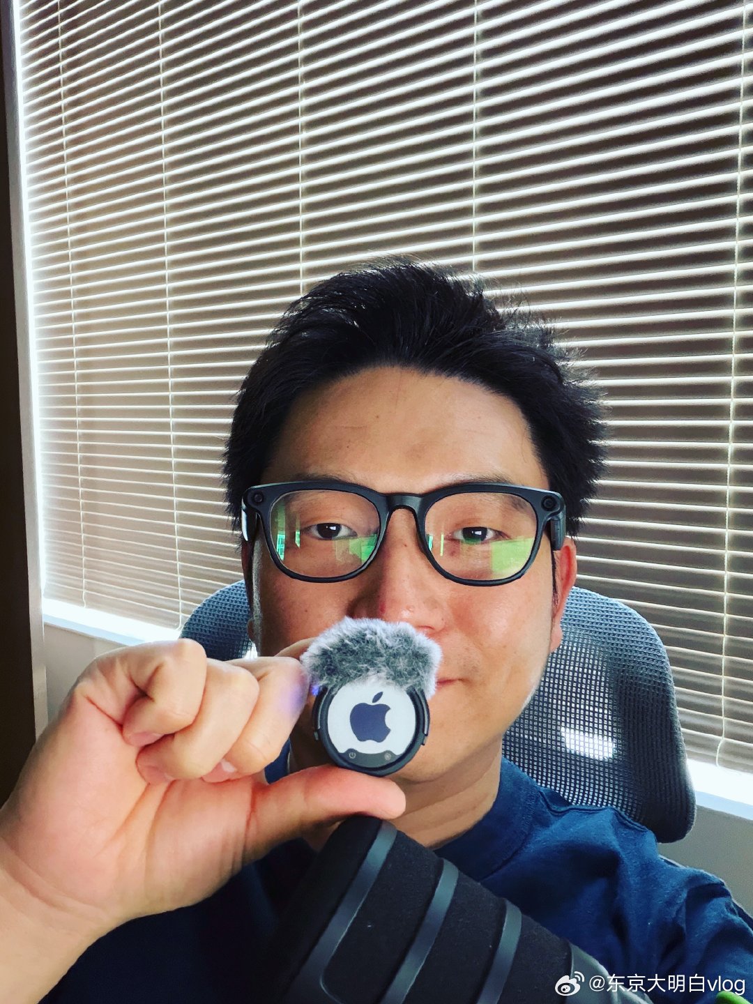 借个图，库克这麦克风，咱也有。
传说中的影石 insta360 墨水屏 mic pro。
#东京大明白[超话]##影石Insta360# ​