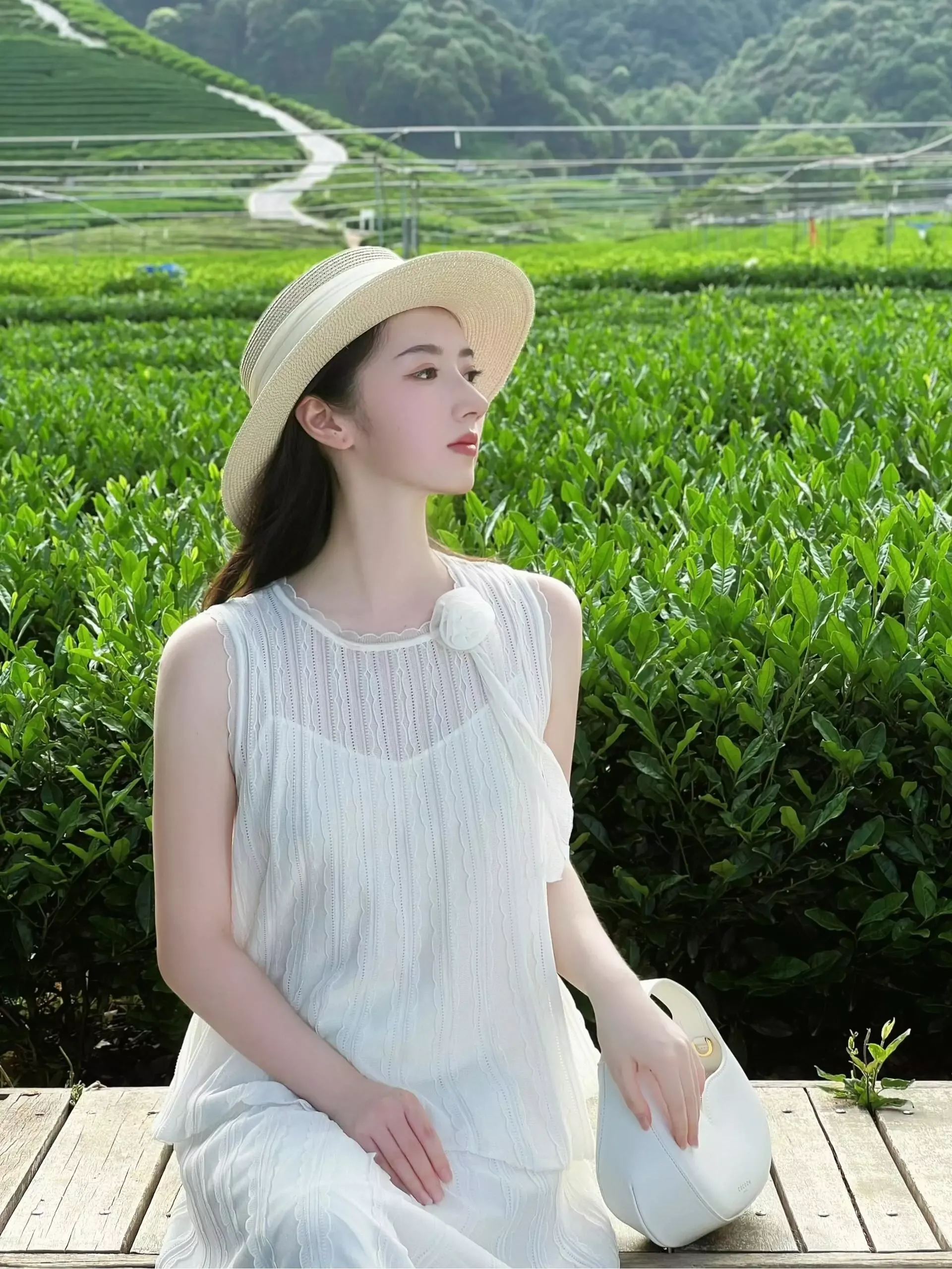 上海校花美出圈了，仙姿玉貌，五官端正，美得让人移不开眼