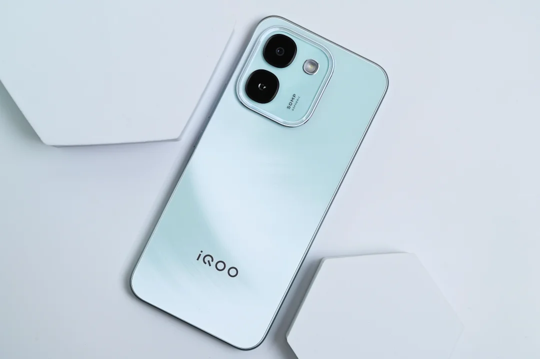 iQOO Z11S万里浮光图赏，喜欢吗？