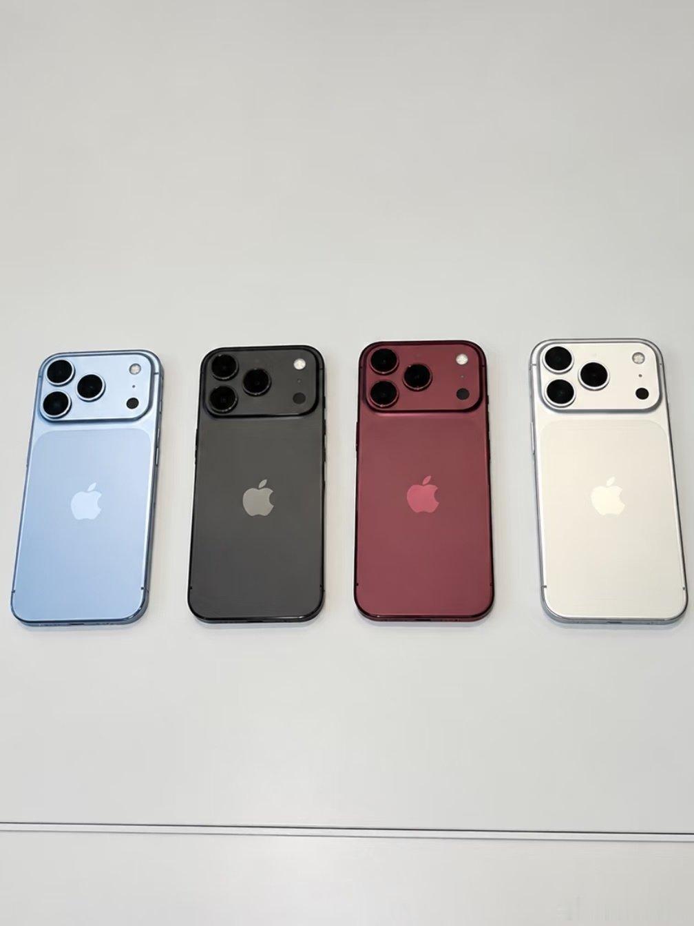 #iPhone18Pro系列上手##无尽夏夏子[超话]#
👍
抛开牙膏大法不谈，今年配色是听劝了吧？

尤其是酒红色，算不算呼应群众希望“大杯有红色”？

而冰川蓝，何尝不算是对“远峰蓝”的回应呢🤔 ​