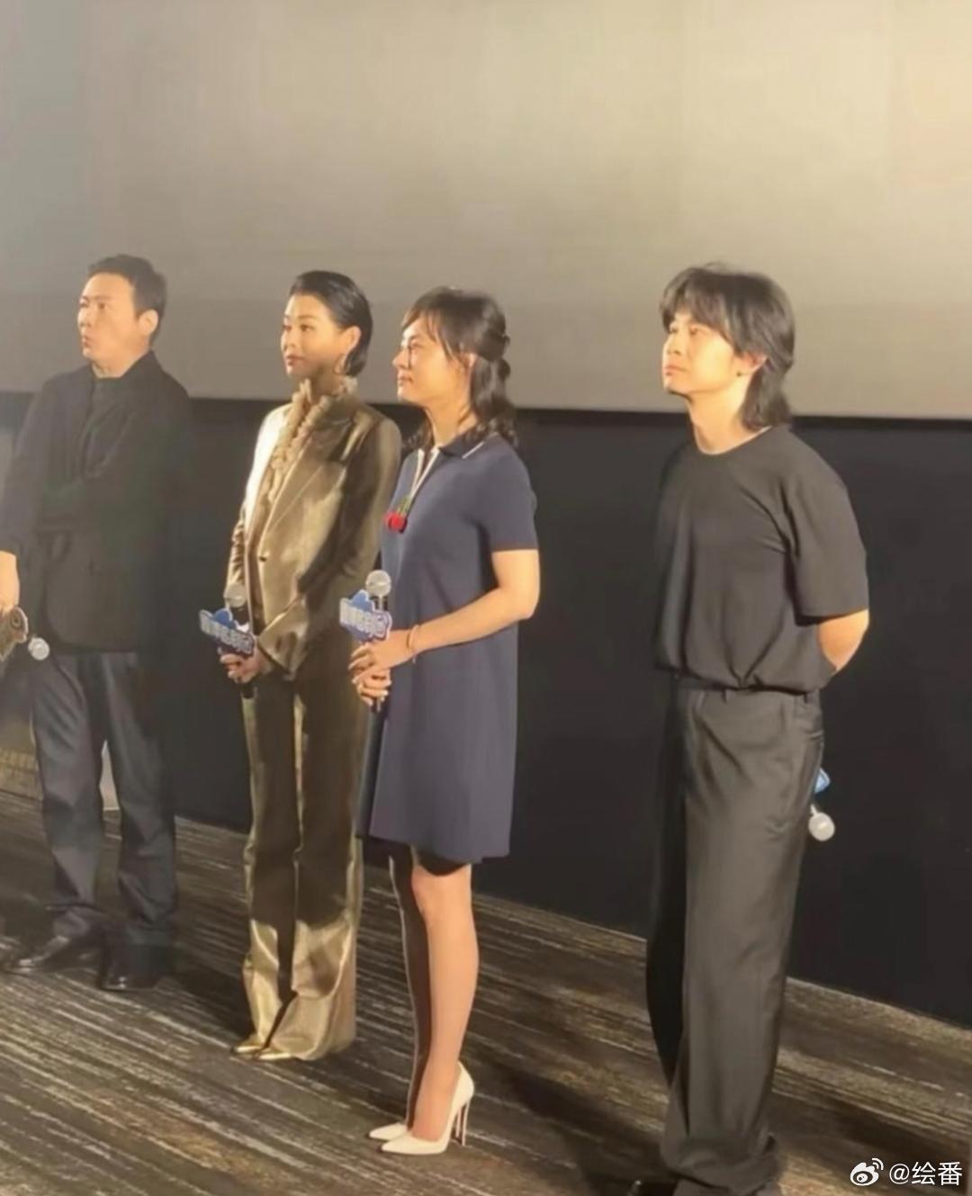 我⁠天，孙俪本‏人跟剧里差﻿距也‎太⁠大了吧。⁠。感觉甄嬛不是她演的谁懂？ ​