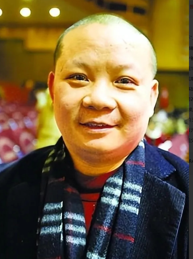 重庆一个亿万富豪名叫郭家富，曾花6000多万给员工们买房子，送员工十几辆保时捷，而等他破产后，却没想到这些人日后你一百我一千，硬是给他凑齐了救命钱！
 
这世上确实存在双向奔赴的真挚心意，它可比钱财与各类利益关系要稳固得多！
 
那些被老板真心善待过的普通人，从来不会记仇忘恩，只会在老板跌落谷底、走