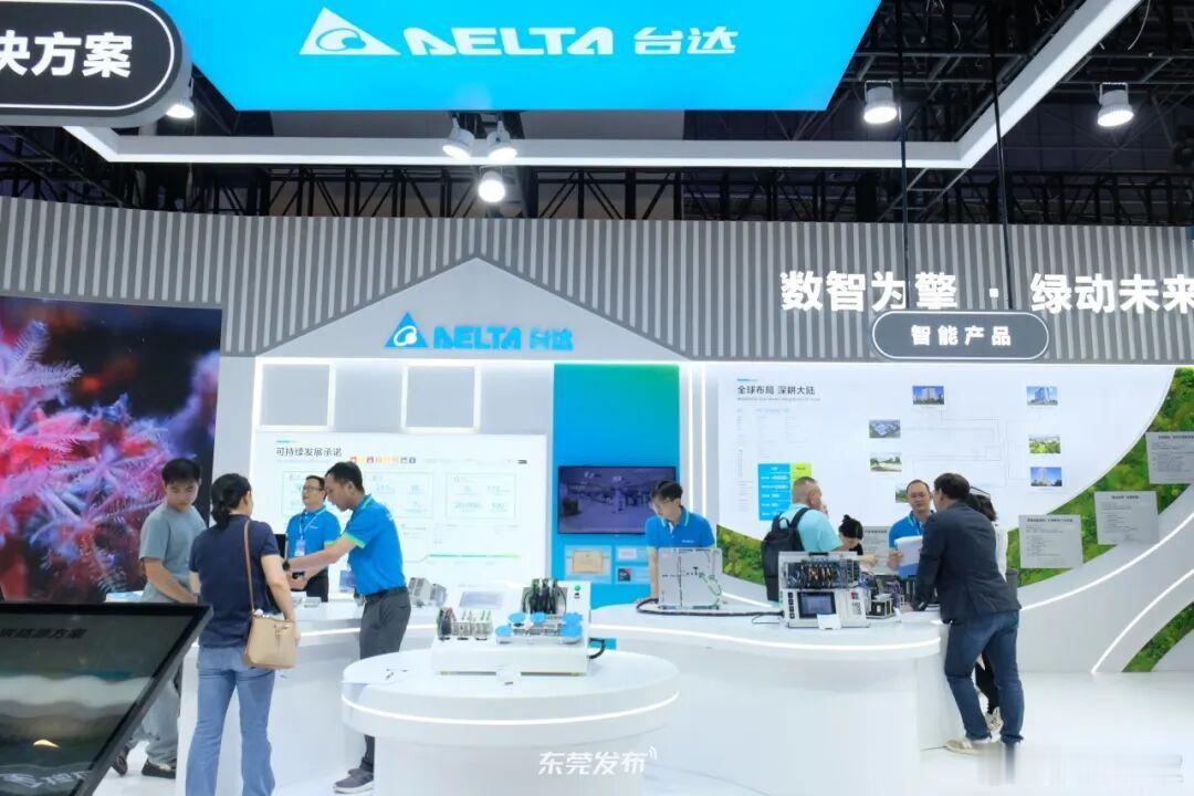 【东莞台博会AI主题馆：行业龙头共筑智造生态】

AI视觉检测的“火眼金睛”
高性能算力硬件的“超级大脑”
算力管理软件的“调度中枢”……

9月3日，2026第十七届东莞台湾名品博览会开幕现场亮点满满、科创氛围拉满，半导体与人工智能馆是最“吸睛”的展馆之一，英业达、达明机器人、势流科技等标杆台 ​