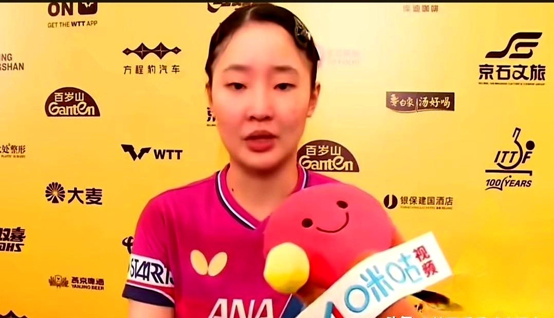 “互相理解不了，只能各自自由发挥。”WTT混双半决赛刚打完，张本美和就把搭档给“卖”了。

这俩人的组合主打一个强扭的瓜不甜。1比3输给韩国组合申裕斌/林仲勋后，张本美和是一点没客气，直言两人打法风格完全不一样。

美和自己节奏快，松岛偏缓，根本对不上点。最逗的是局间休息，美和直接当面吐槽松岛慢悠悠