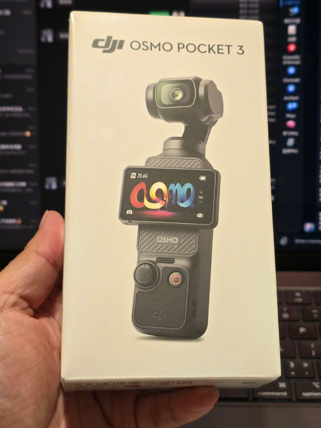 收到DJI的pocket 3一台~~ 是不是有点落伍了啊……[666] ​