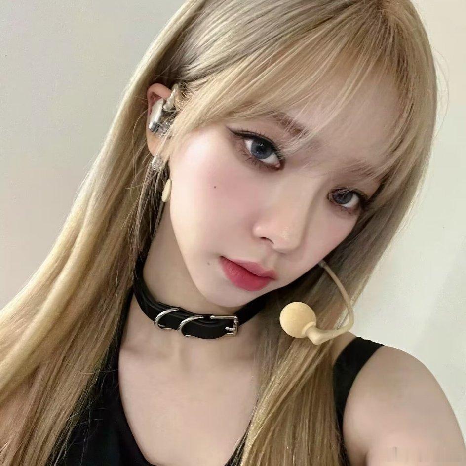 #柳智敏[超话]##柳智敏[超话]#

Karina的舞台表现力永远惊艳，每一次造型都自带强大气场✨

#柳智敏##KARINA# ​