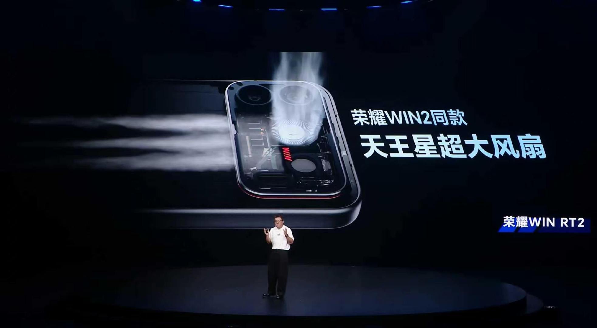 #荣耀WIN2压轴绝杀# 这两年供应商涨价带动手机价格一路水涨船高，本来以为荣耀WIN2搭载双散热风扇+2k185hz屏幕+满血第六代骁龙8超级至尊版的顶级配置会特别的贵，没想到发布会公布的价格真香[馋嘴]

较为常见的12+512G版本首发价是5999，配合国补还能再便宜500，到手仅需5499

WIN2 RT版本12+256G首发价4149，国补到手仅需3149，香爆了有没有，双十一考虑换机的现在就可以开始行动了[憧憬]