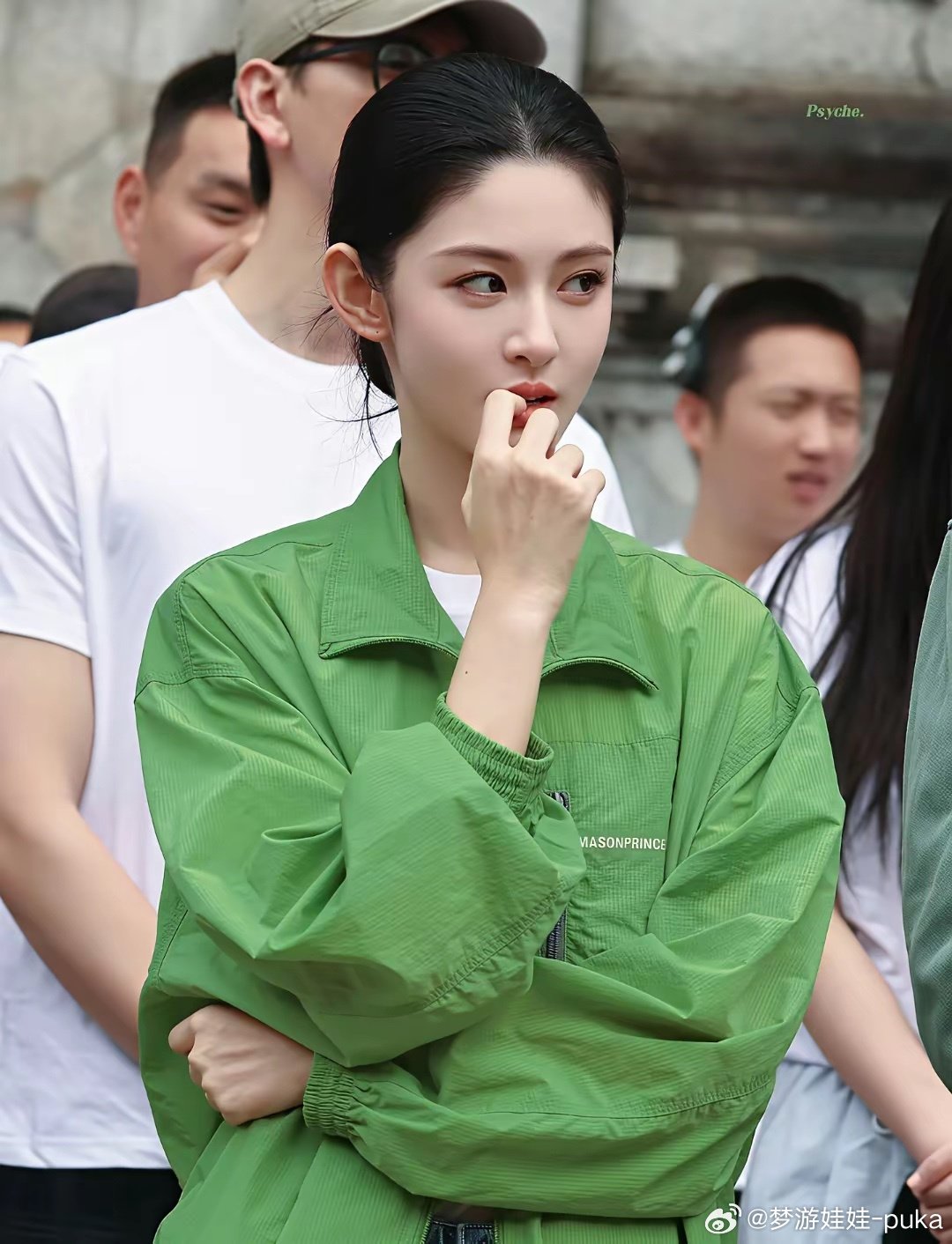 我感觉赵晴以后一定会大火，感觉赵晴有王楚然的感觉，再加上她的资源也是很不错的，于正手下的艺人，一定会力捧的，最主要的是颜值太高了，不火都说不过去。 ​