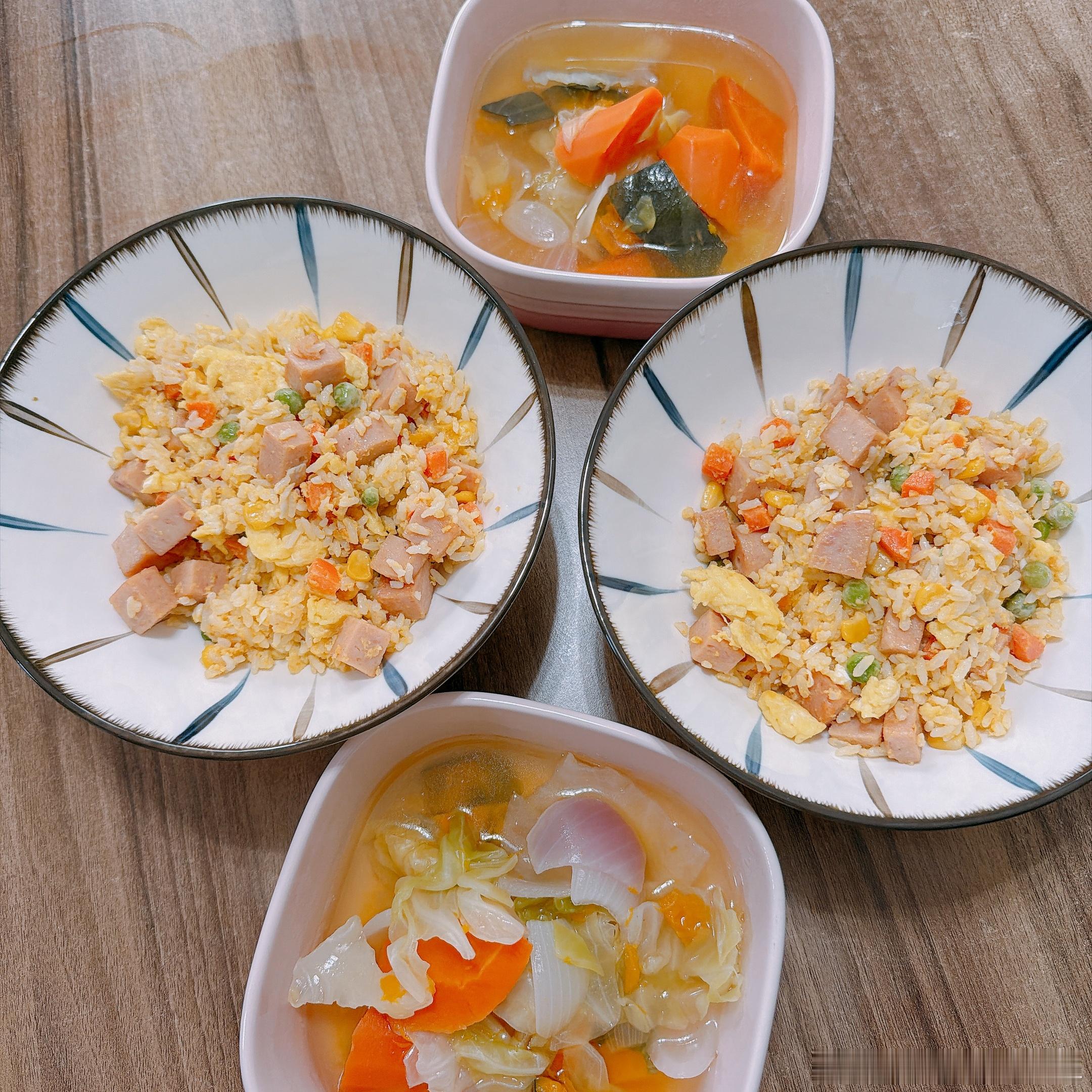 炒饭+哈佛汤  没想到哈佛汤很好喝耶[色] ​​​
