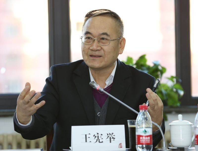 终于明白我国为什么一直没有援助俄罗斯，一位俄罗斯专家早已给出了答案：中国并非俄罗斯的盟友，甚至算不上真正的朋友，只不过是恰巧走在同一条路上的同行者罢了。如今再看美俄之间的关系，才发现这个说法确实有其道理。

国际政治这盘棋，有时候比电视剧还精彩。前一天还在互相制裁，后一天就能坐下来谈生意。尤其是20