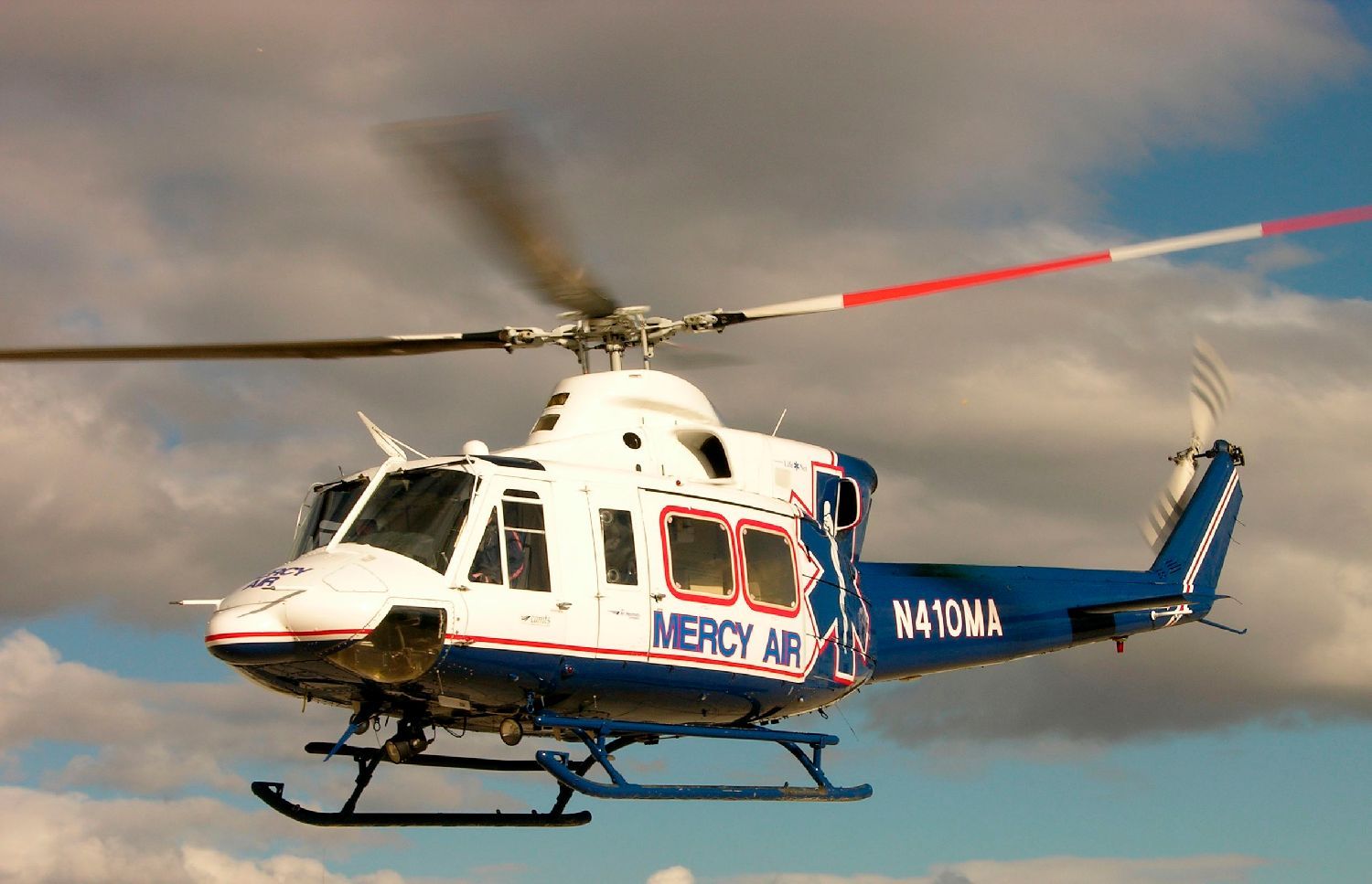 【圣地亚哥男子紧急空运送医遭保险拒赔】圣地亚哥埃尔卡洪（El Cajo...