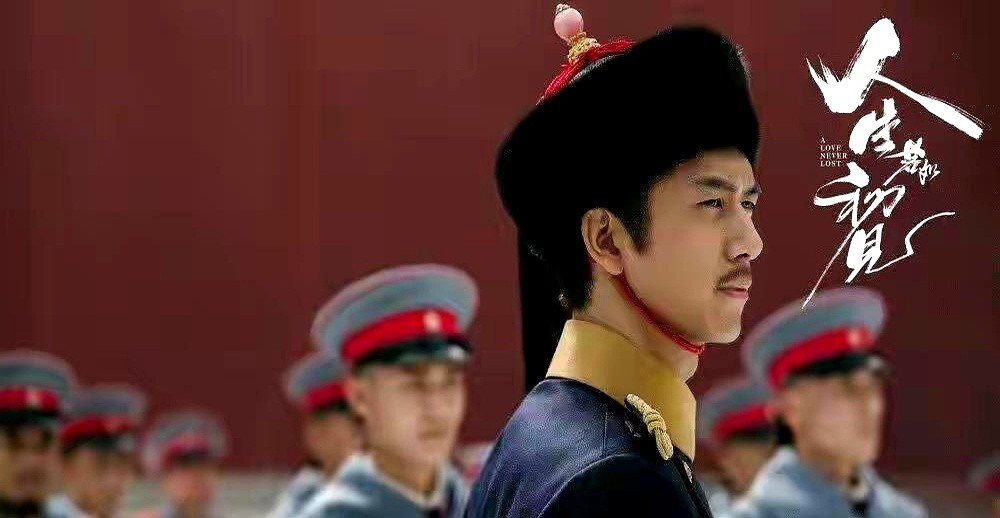 李现学日语练礼仪、豆瓣拿下7.3分的《人生若如初见》，一集居然才770万人看。

好货就这么烂在仓库里，这数据放谁身上不憋屈？

刘宇宁的《紫川》续集只有271万播放，服化道也救不回来；原本爆款预定的《落花时节》，换脸补拍搞得CP感全无，单集更惨到只有124万。

有人问这些剧到底播给谁看。

但李