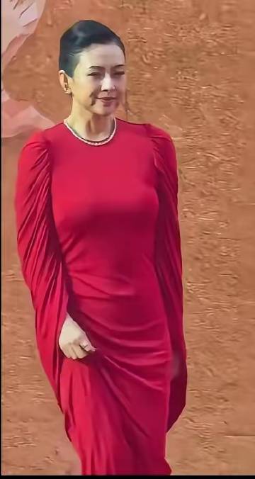 感觉章子怡一下就老了，没有以前那么有精气神了