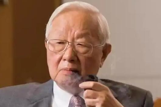 比芯片断供更可怕！台积电创始人张忠谋曾经再次语出惊人：如果我们想要扼杀中国芯片，那么中国企业将毫无还手之力！

一颗芯片，只有指甲盖大小，却牵动着全球科技产业格局。从智能手机到新能源汽车，从人工智能到高端装备，芯片已经成为现代工业体系的重要基础。近年来，围绕半导体产业的话题持续升温，台积电创始人张忠