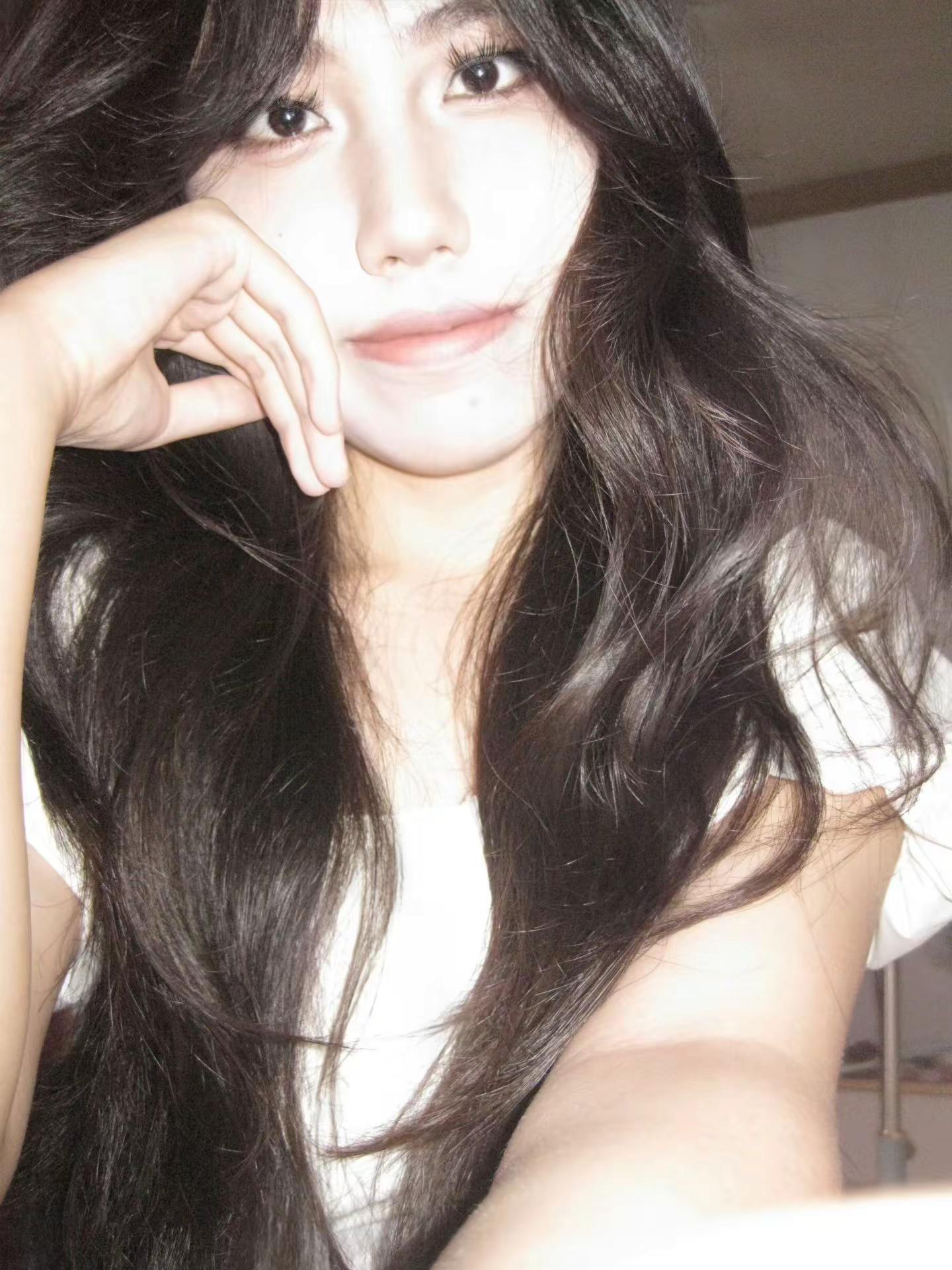 <p>甜美女孩 <!--{img:0}--><!--{img:1}--...