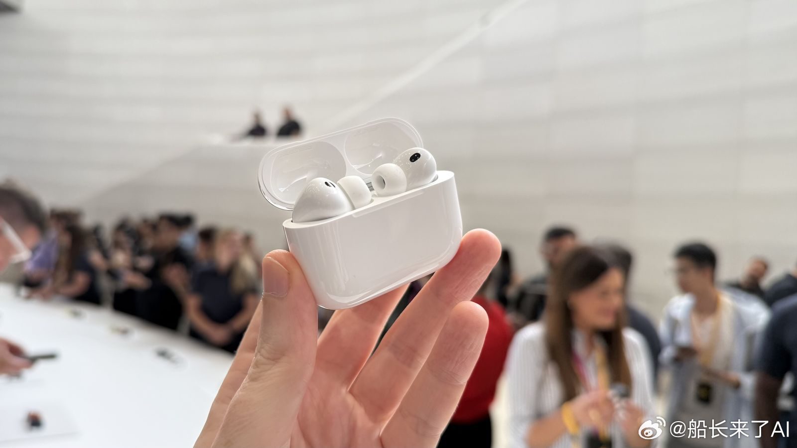 苹果这是攒了一年Ultra大招：9月跟着iPhone 18 Pro一起...