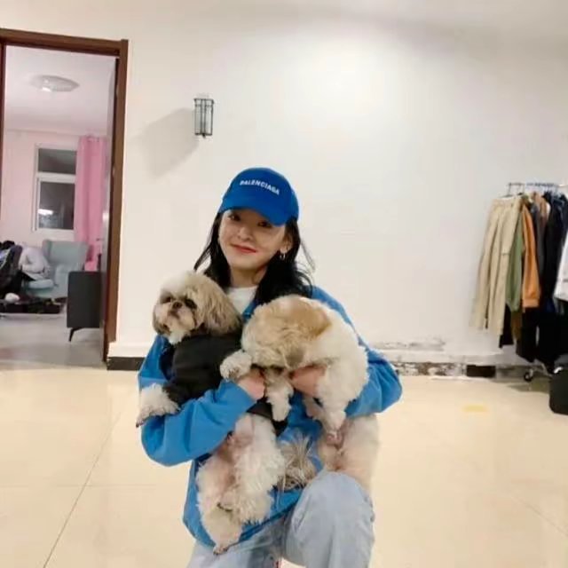 #章若楠[超话]# 上学了周末见楠 ​