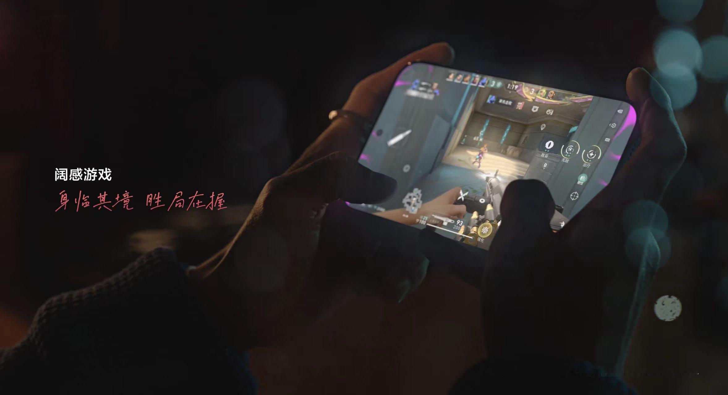 每年苹果新品发布前，都有大量消费者抱着“等苹果出XX肯定更香”的心态持币观望，今年的折叠屏赛道也不例外，不少想换大屏设备的用户都在等传闻中的iPhone折叠屏落地。但华为Pura X View首销直接爆单的成绩，其实已经给还在犹豫的消费者敲响了警钟：完全没有必要为了尚未发布、参数未知的产品空等。
此