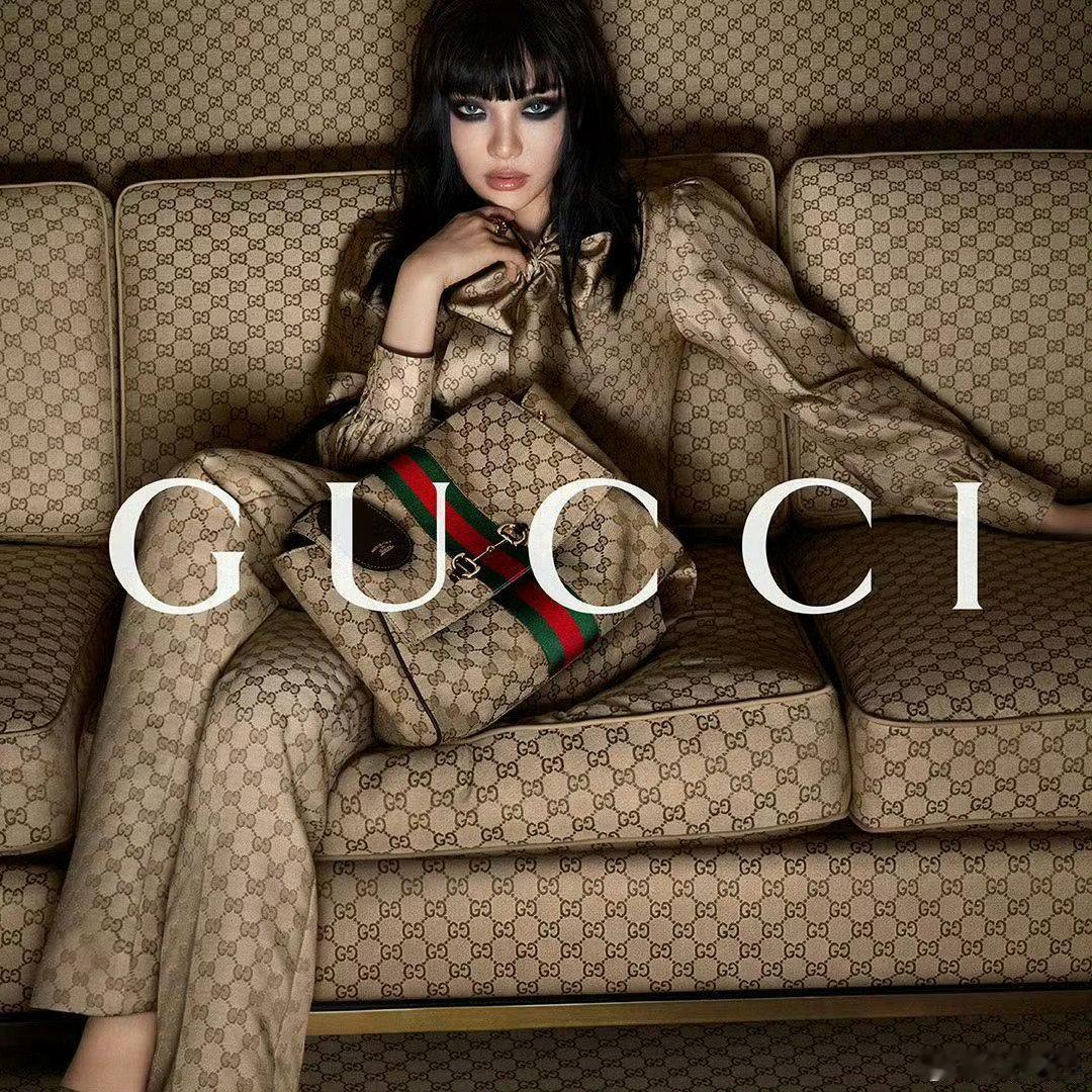 宁艺卓再启新章🎉拿下Gucci2026秋冬成衣全球广告，亚洲史上首位解锁Gucci正季成衣广的女艺人！倪妮代言了近十年都没有哎！
重磅资源接踵而至，后续芭莎周年银十封面敬请期待✨#宁艺卓Gucci正季成衣广# ​