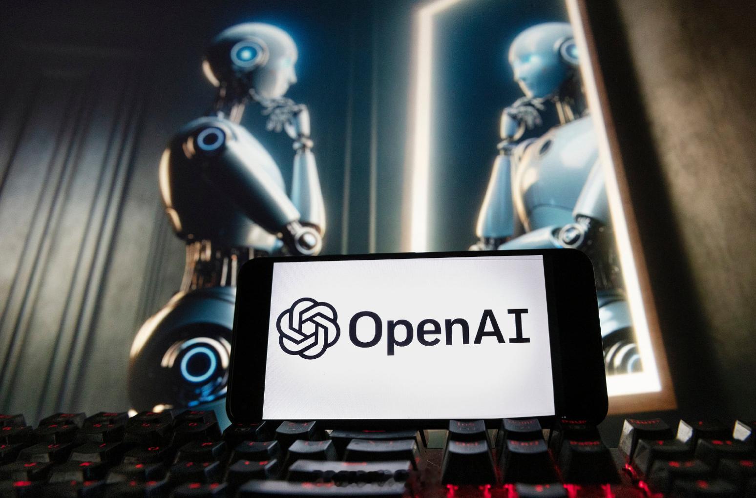 #OpenAI有望明年推出人形机器人#【OpenAI正布局人形机器人，有望2027年推出】人工智能企业OpenAI正布局人形机器人研发赛道，企业首席执行官山姆·奥特曼对外披露相关项目进展，项目将把机器人智能系统研发作为核心攻关方向。
按照奥特曼的预判，OpenAI有望在2027年推出效果亮眼的演示样机，但人形机器人 ​