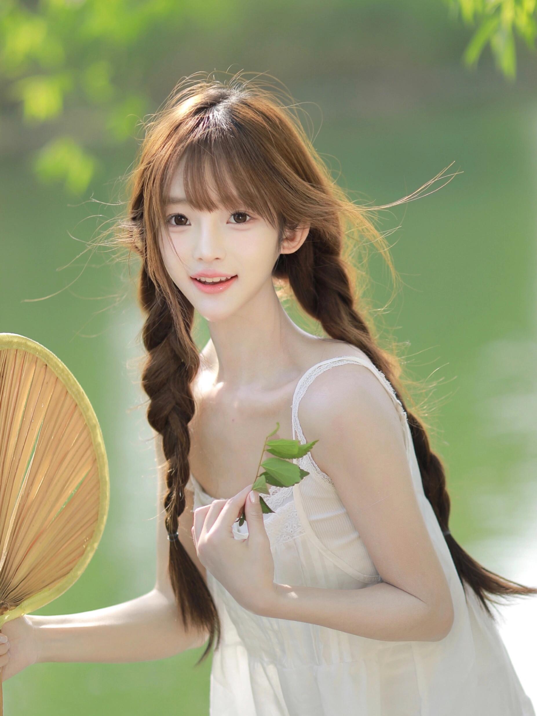 纤细轻盈纯欲少女写真（9.4分）